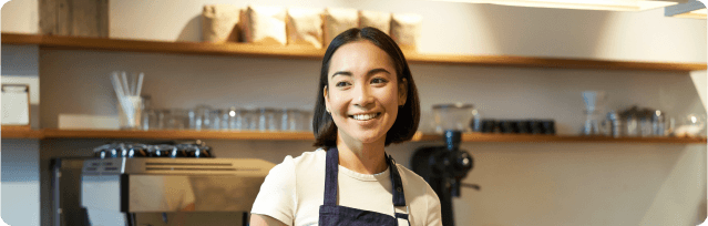 Barista sorrindo